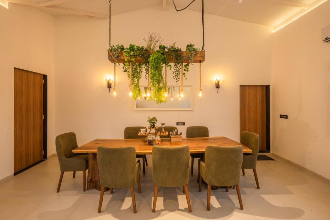 Saffronstays Turquoise Maison, 卡尔贾特 外观 照片