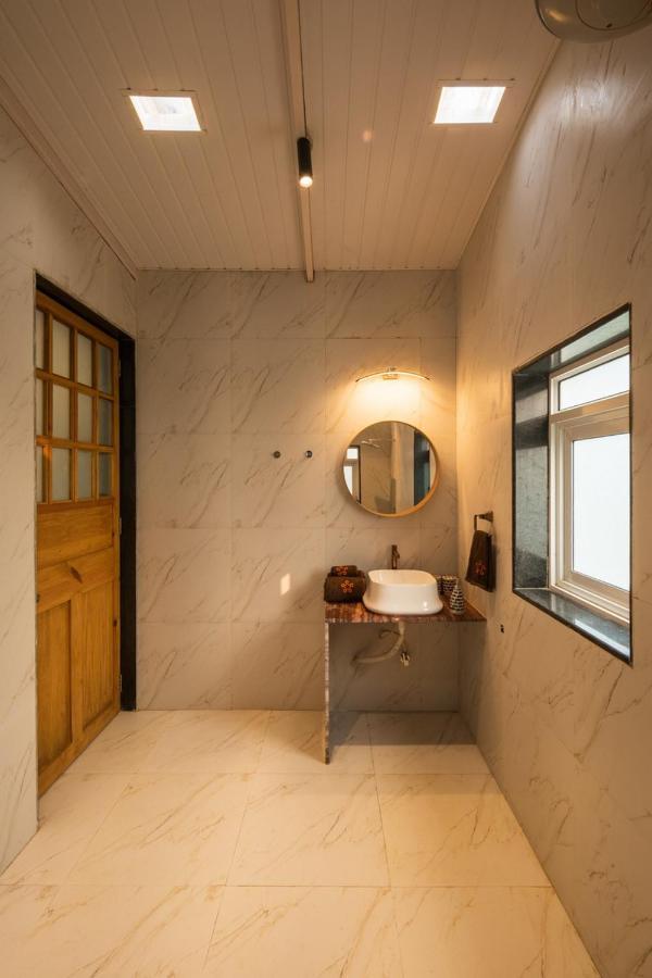 Saffronstays Turquoise Maison, 卡尔贾特 外观 照片